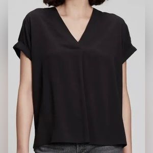 NWOT Gap black v-neck dressy top (Size M)